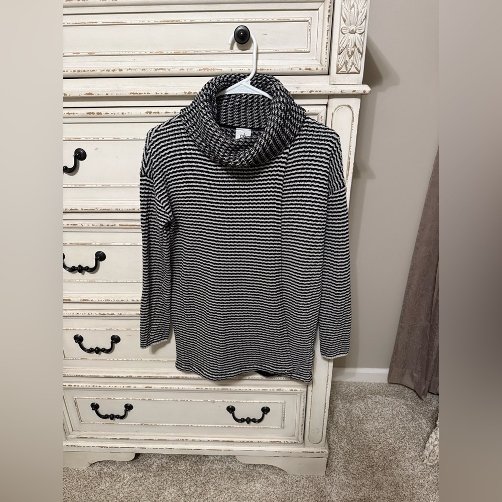 Cabi 3167 Fergie Pullover Sweater Black White Striped Long Sleeve Turtleneck XS